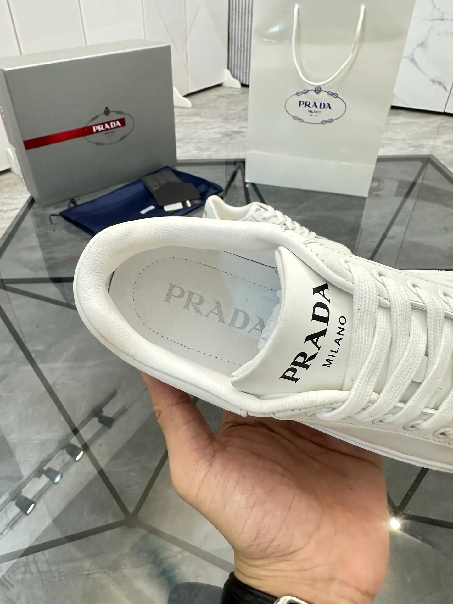 Men's shoes for sale 💰: 💰P520¥ High-end top quality Product trademark: Prada *"Prada*" low-top casual shoes Regular size: 35-45 (can be customized to 46) Couple style Product materials: imported first-layer cowhide leather upper, water-dyed sheep lining, original ultra-light foam outsole. No.: H201